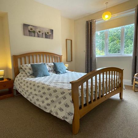 Large 5 Bed House In Scarborough Near The Beach, Large Garden & Hot Tub Extérieur photo