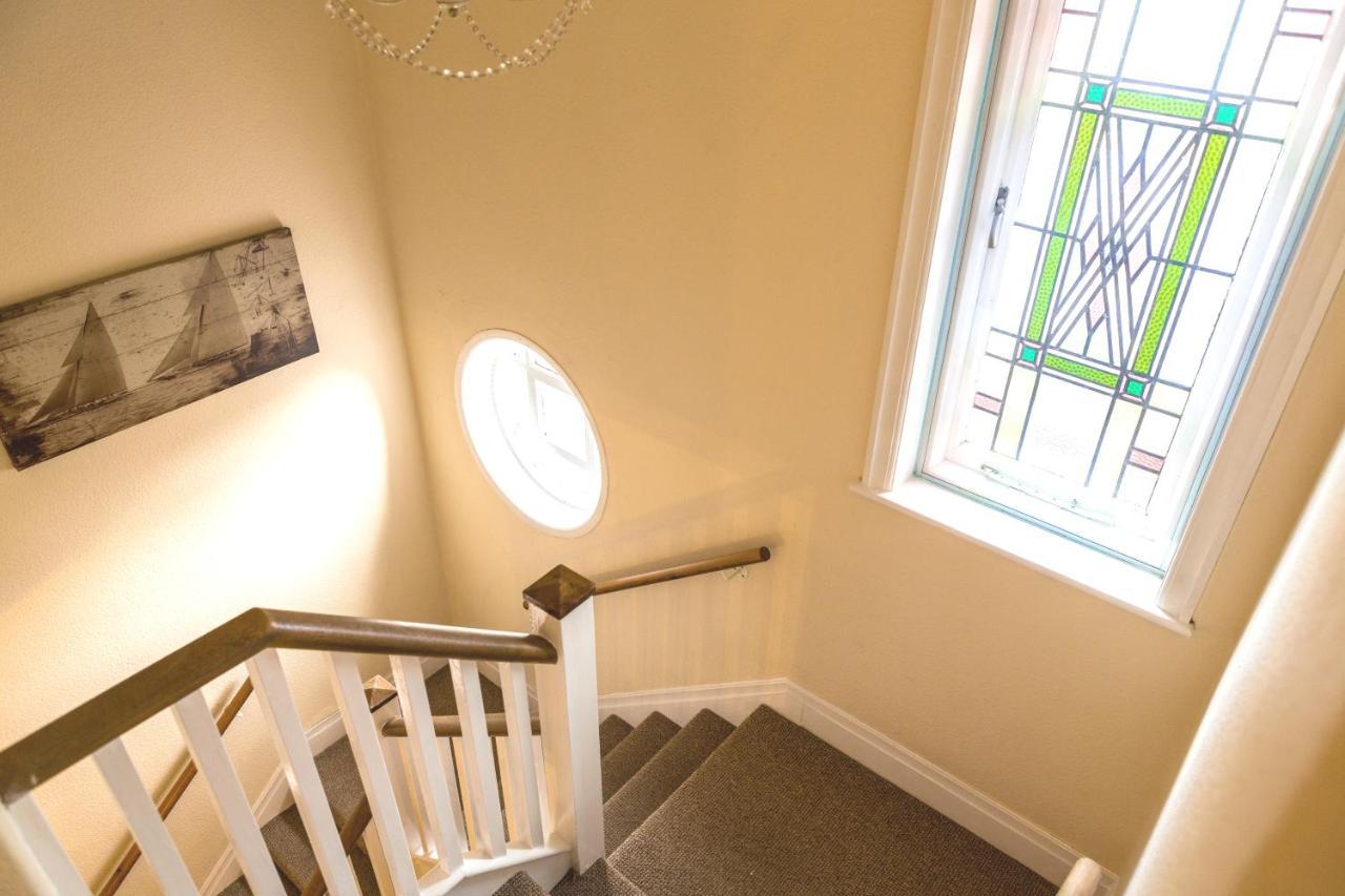 Large 5 Bed House In Scarborough Near The Beach, Large Garden & Hot Tub Extérieur photo