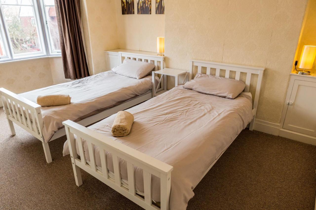 Large 5 Bed House In Scarborough Near The Beach, Large Garden & Hot Tub Extérieur photo