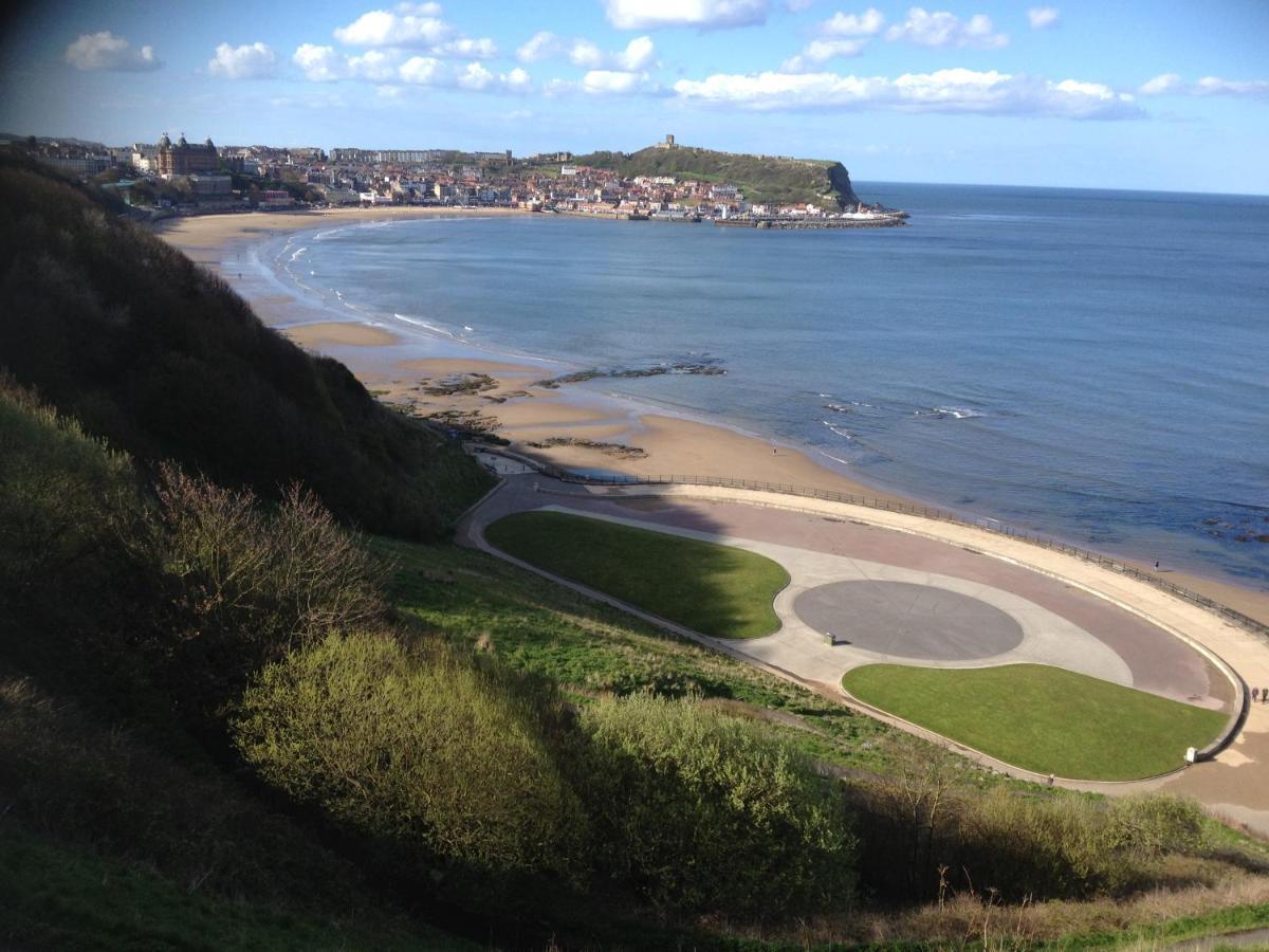 Large 5 Bed House In Scarborough Near The Beach, Large Garden & Hot Tub Extérieur photo