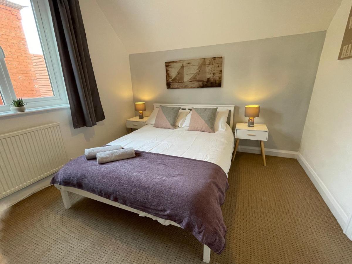 Large 5 Bed House In Scarborough Near The Beach, Large Garden & Hot Tub Extérieur photo