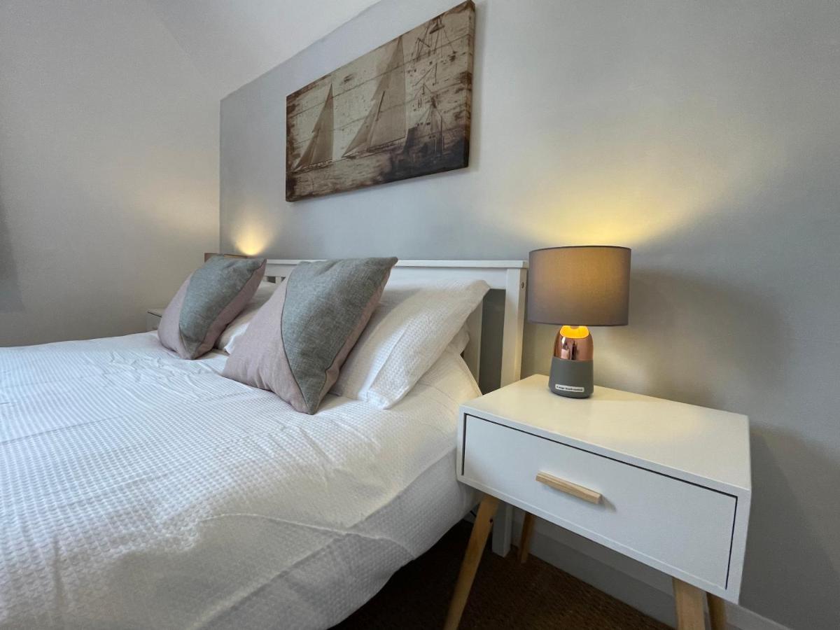 Large 5 Bed House In Scarborough Near The Beach, Large Garden & Hot Tub Extérieur photo