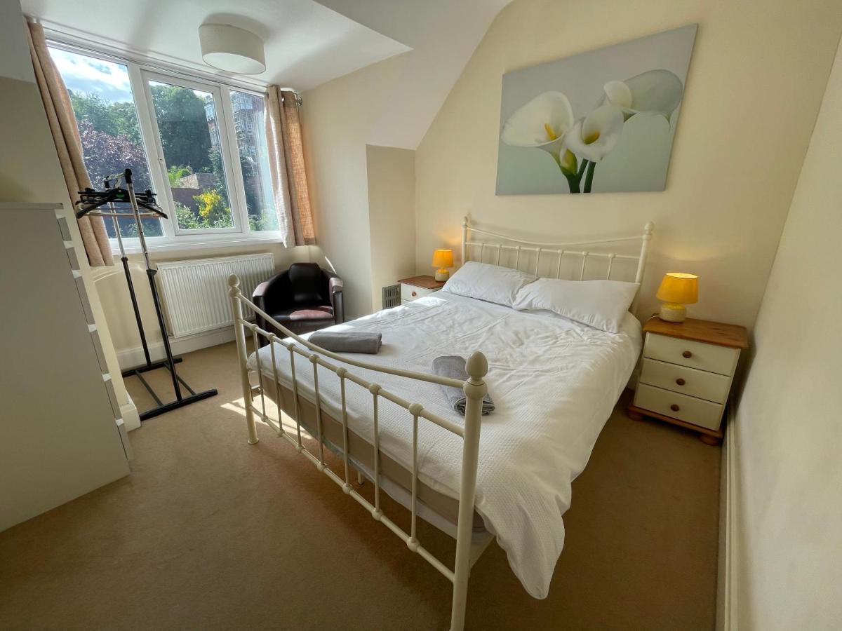 Large 5 Bed House In Scarborough Near The Beach, Large Garden & Hot Tub Extérieur photo