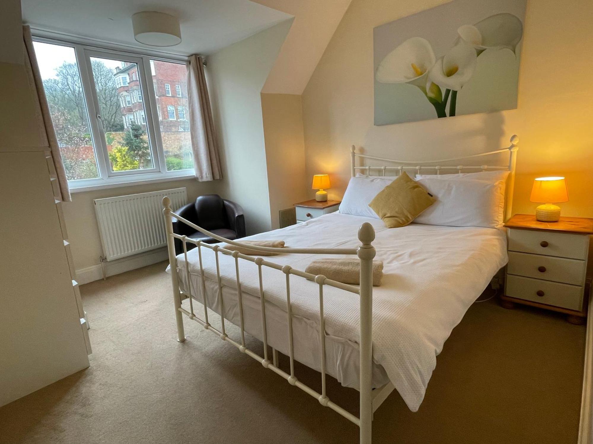 Large 5 Bed House In Scarborough Near The Beach, Large Garden & Hot Tub Extérieur photo