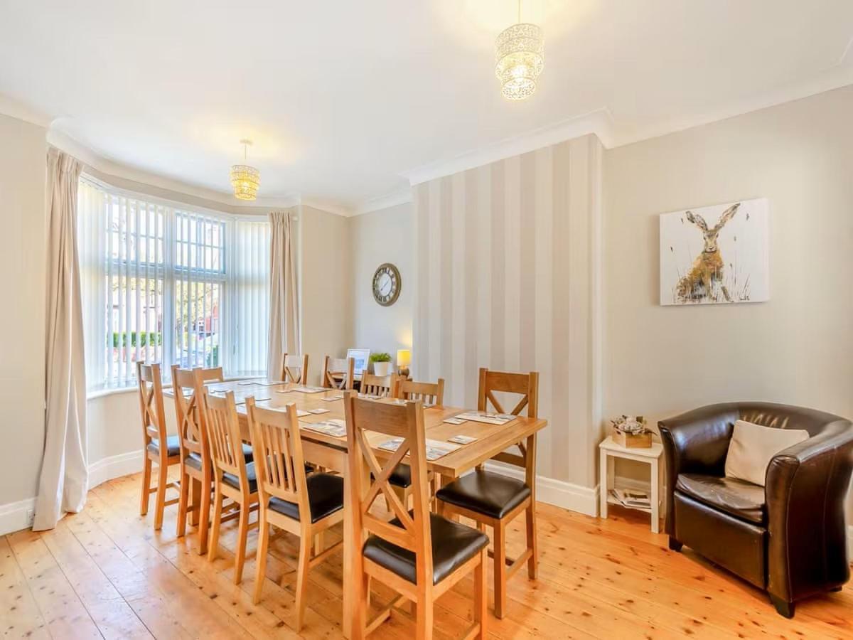 Large 5 Bed House In Scarborough Near The Beach, Large Garden & Hot Tub Extérieur photo