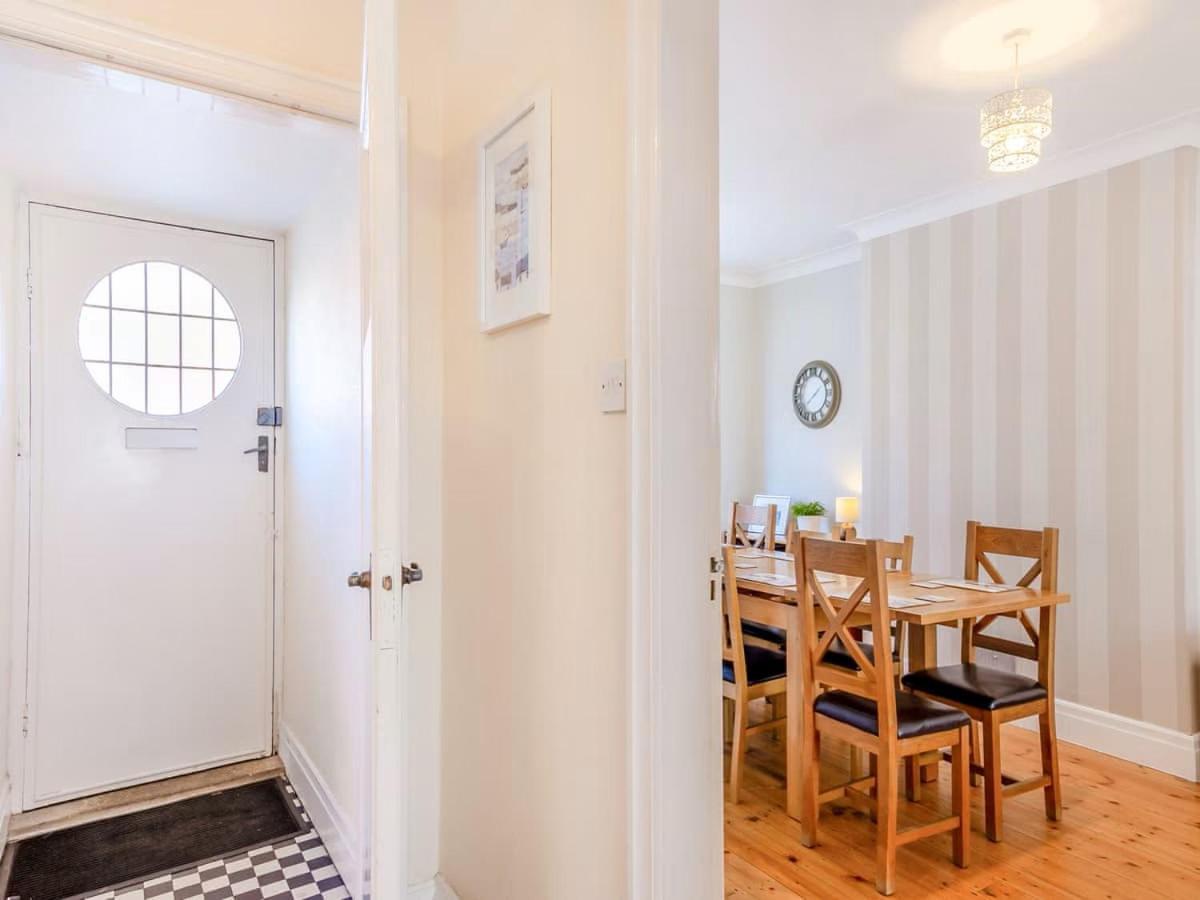 Large 5 Bed House In Scarborough Near The Beach, Large Garden & Hot Tub Extérieur photo
